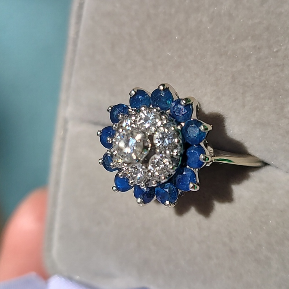 14k Vintage Blue Sappire and Diamonds Floral Ring - Picture 3 of 6